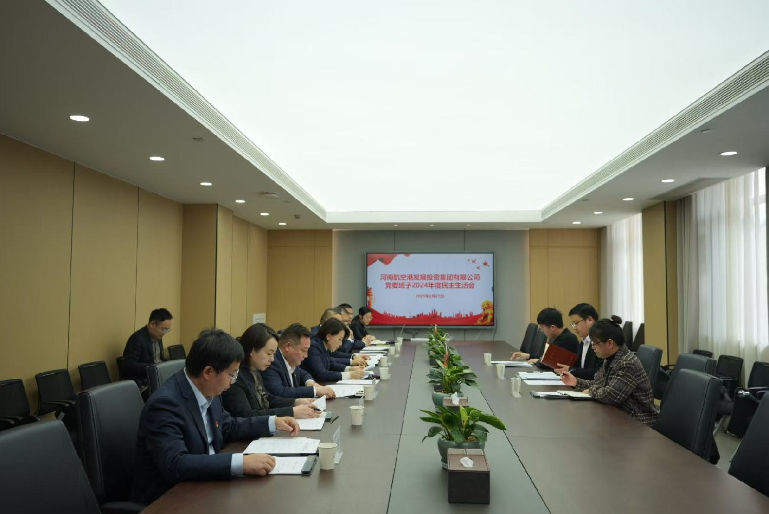 休闲小栈
召开党委领导班子 2024年度民主生活会